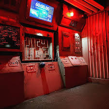 picture of the mirror maze's interior